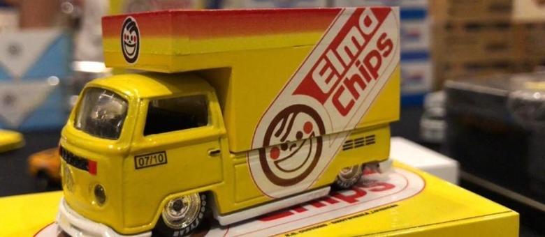 Kombi Elma Chips com a pintura característica dos anos 1980 é sucesso de vendas