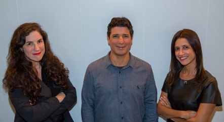 A CEO da Elo Company, Sabrina Nudeliman Wagon ao lado dos sócios Ruben Feffer e Flávia Feffer