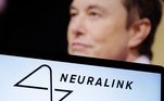 Já a Neuralink, startup de chips cerebrais do bilionário, recebeu autorização para testar implantes em cérebros humanos, em setembro