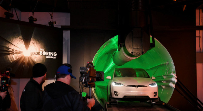 Primeiro túnel subterrâneo de alta velocidade é lançado por Elon Musk
