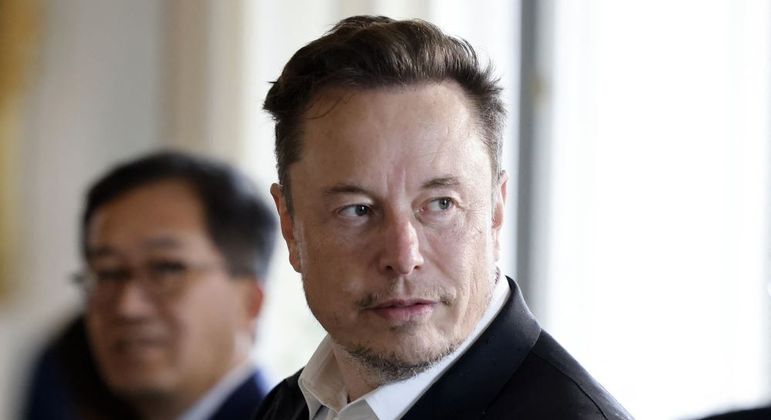 Elon Musk em reunião com o governo francês na última segunda-feira (15)