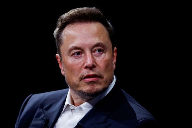 Em maio, Musk escolheu uma substituta para ele como executivo-chefe da empresa: Linda Yaccarino, anteriormente chefe de publicidade do conglomerado NBCUniversal. Pouco antes, em março, o bilionário avaliou o Twitter em US$ 20 bilhões, um valor muito menor que os US$ 44 bilhões pagos por ele na compra