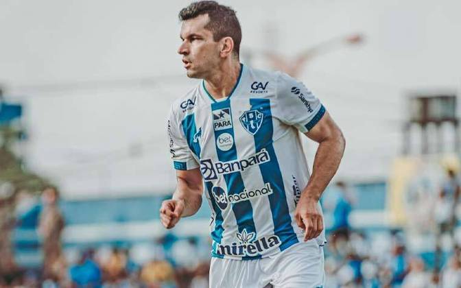 Eltinho (35 anos) – lateral-esquerdo / Time: Paysandu-PA – Já se destacou pelo Coritiba e Flamengo. Foi contratado pelo Paysandu-PA após deixar o Londrina-PR em 1 de janeiro.