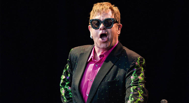 Elton John levou um susto a bordo do jato