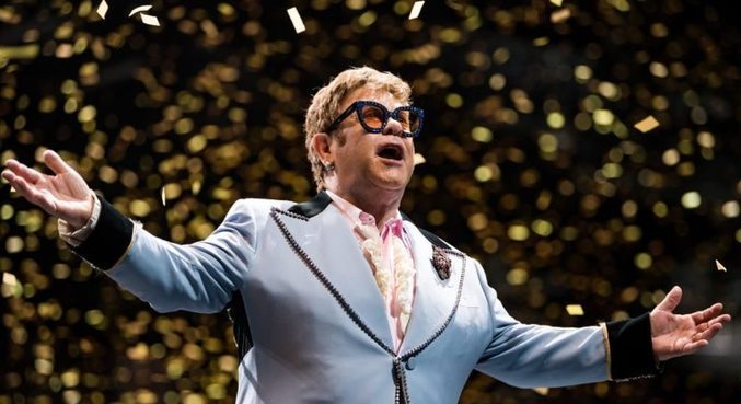 Elton John tem 50 anos de carreira