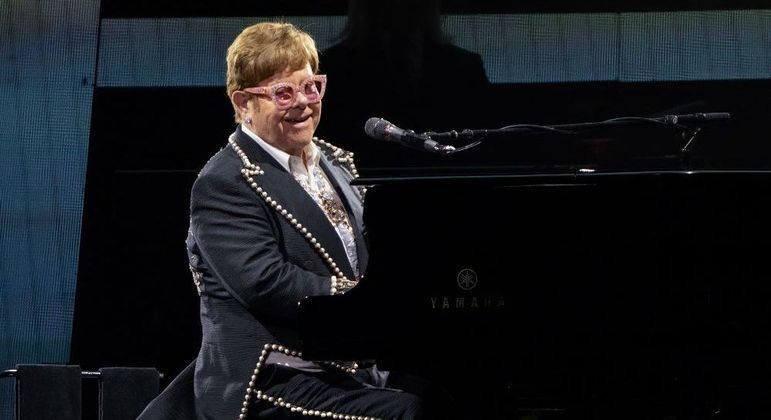 Elton John durante show em São Francisco (EUA) na última terça-feira (29)