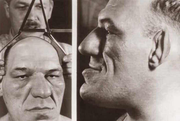 Em 1945, a saúde do lutador começou a piorar. Na década de 1950, à medida que sua carreira chegava ao fim, ele ficou amigo do escultor Louis Linck, que fez uma série de bustos de gesso para celebrar a carreira de Tillet na luta livre. 