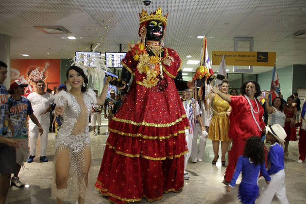 Em 1955 nasceu a tradição, que perdura até os dias atuais, de representar o início das festas carnavalescas com a chegada da boneca Kamélia a Manaus.