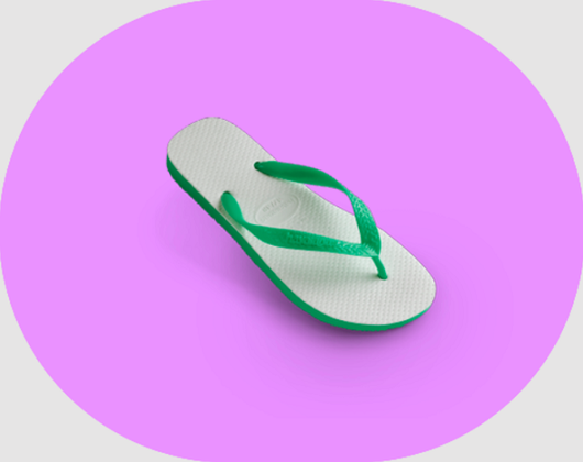 Em 1969, por um erro de maquinário, surgiram as primeiras Tradi com tiras verdes. O erro foi tão bem recebido pelo público que a Alpargatas – uma marca de calçados brasileira – decidiu lançar outros modelos de cores variadas.