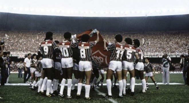 Em 1985, avaga veio depois do ttulo do Campeonato Brasileiro de 1984, quando o Fluminense venceu o Vasco na final por um placar agregado de 1 a 0.