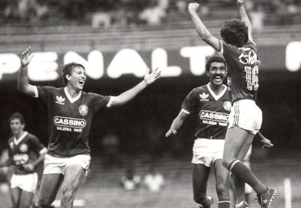 Em 1986, o Palmeiras chegou a ser patrocinado pela Galeria Pagé, local que já passou por diversas apreensões policiais por causa de produtos piratas