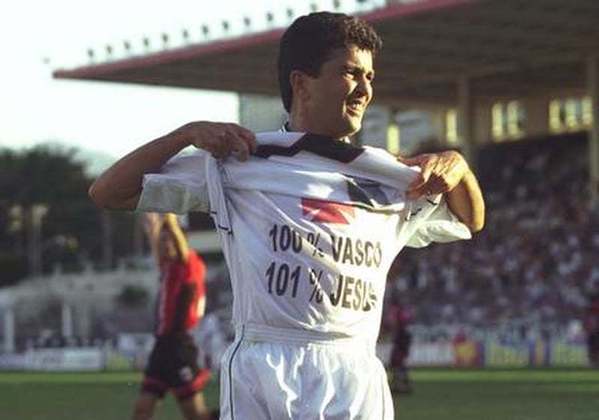 Em 1989, Bebeto saiu do Flamengo para se tornar ídolo no Vasco. A transação foi conturbada, pois se deu pelo fato do craque não se achar valorizado pelo clube Mengão.