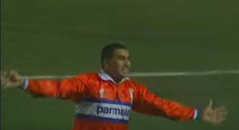 Em 1997, a Universidad Católica foi campeã chilena após dez anos na fila e consagrou o artilheiro Alberto Acosta. Contudo, nos anos seguintes sob o comando da Parmalat, o clube não teve a mesma sequência bem-sucedida.