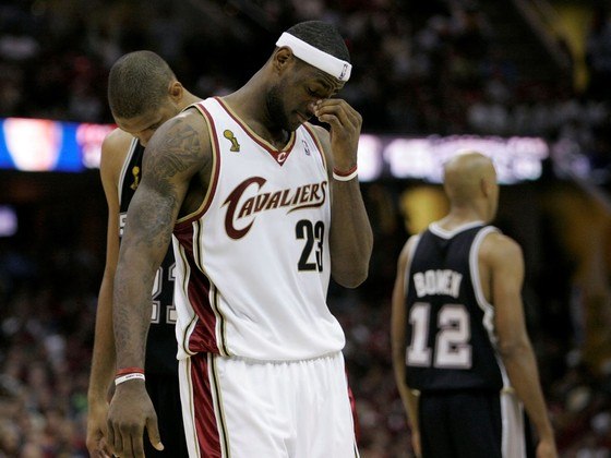 Em 2007, LeBron James disputou a primeira das nove finais de sua carreira. O Cleveland Cavaliers foi derrotado por 4 a 0 para o San Antonio Spurs. 