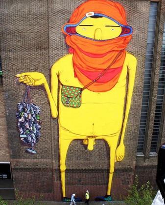 Em 2008, por exemplo, OSGEMEOS foram convidados para a exposição “Street Art”, na qual expuseram um projeto enorme na fachada do prédio da Tate Modern, em Londres (foto).