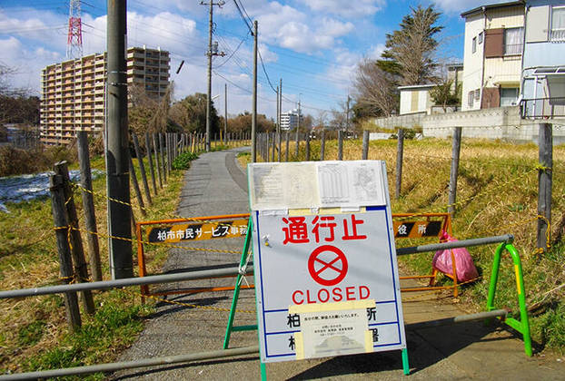 Em 2011, a cidade de Fukushima, no Japão, testemunhou um tsunami que atingiu a usina nuclear da cidade e provocou um acidente. Assim como Chernobyl, Fukushima foi evacuada e tornou-se uma cidade fantasma, onde só restam os pertences dos antigos habitantes.