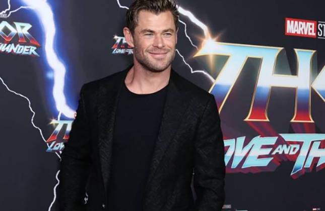 Em 2011, Hemsworth encarnou pela primeira vez o herói que o projetaria internacionalmente, atraindo uma multidão de fãs: Thor. 