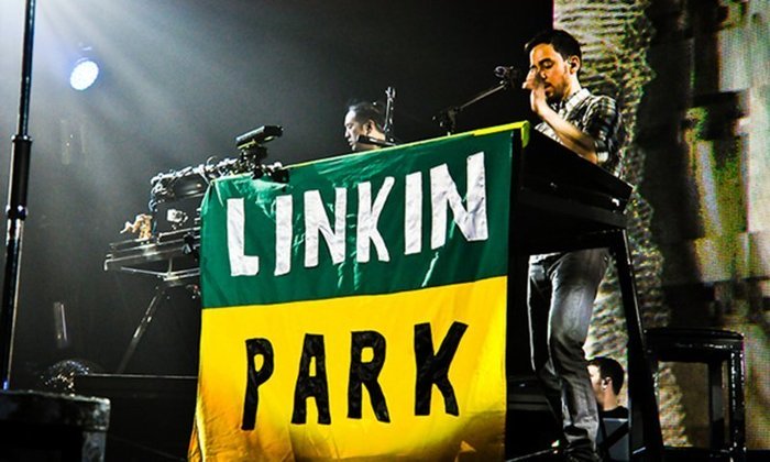 Em 2012, o Linkin Park fez dois grandes shows no extinto Citibank Hall, na Barra da Tijuca, Zona Oeste da cidade. Ambos ficaram lotados e fizeram os fãs enlouqueceram, embora os espetáculos tenham sido numa segunda e numa quarta. 