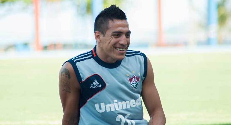 Em 2013, foi a vez de Luciano Monzón vestir a camisa tricolor. O lateral-esquerdo veio como empréstimo do francês Lyon, mas não teve muitas oportunidades. Nos cinco meses em que esteve defendendo as três cores, completou só 10 jogos. 