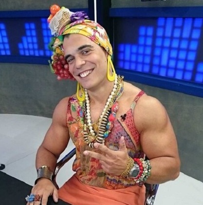 Em 2014, Maurício Borges, conhecido como Mano, teve que participar do programa Fox Sports Rádio vestido de Carmen Miranda, após prometer que faria isso caso o Flamengo não fosse rebaixado para a Série B do Campeonato Brasileiro.
