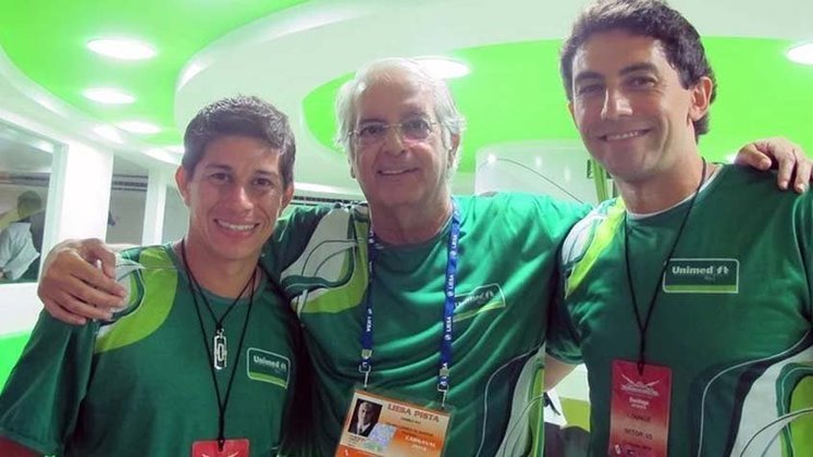 Em 2014, o craque argentino Darío Conca foi à Marquês de Sapucaí curtir a folia ao lado do goleiro Ricardo Berna e de Celso Barros no camarote de uma empresa de planos de saúde (Unimed). 