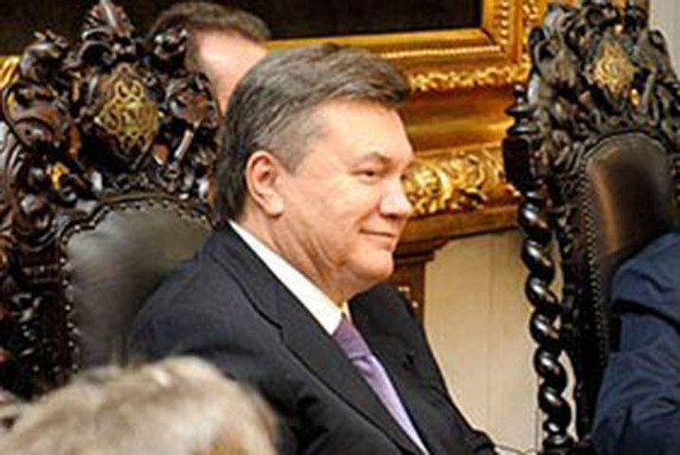  Em 2014, o povo russo se irritou com o então presidente Viktor Yanukovytch, que era alinhado ideologicamente com a Rússia. Ele foi destituído. Como forma de retaliação, o governo de Putin invadiu a Crimeia. 