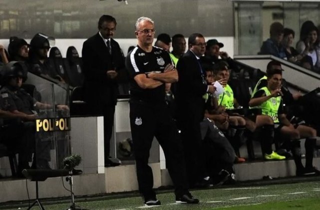 Em 2015, Dorival retornou ao Santos, com o time na zona de rebaixamento do Campeonato Brasileiro. O técnico conduziu a equipe a uma arrancada, com série de vitórias em casa, e ainda a classificou para a final da Copa do Brasil, perdida para o Palmeiras, nos pênaltis - Foto: Ivan Storti/Santos FC