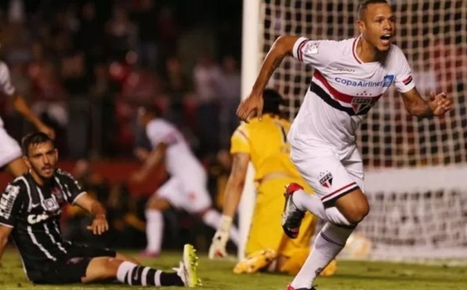 Em 2015, São Paulo e Corinthians se encontraram na fase de grupos da Libertadores. Na partida no Morumbi, o Tricolor venceu por 2 a 0, com gols de Luís Fabiano e Michel Bastos. Partida ficou marcada por três expulsões.