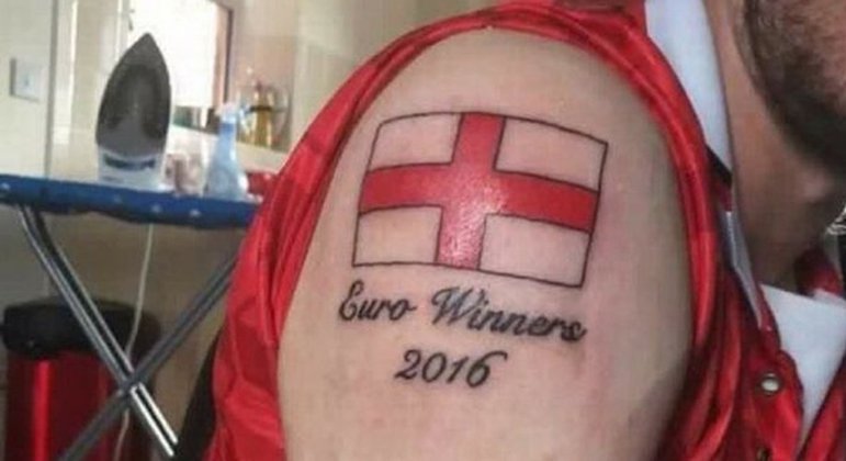 Em 2016, um torcedor da Inglaterra se empolgou com a disputa da Euro e tatuou que sua seleção seria campeã. Porém, os ingleses caíram nas oitavas de final para a Islândia.