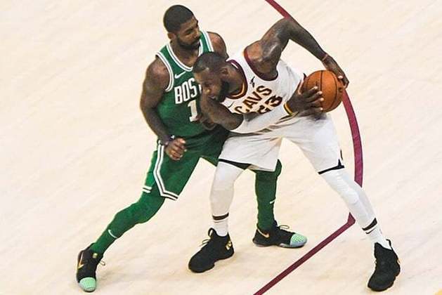 Em 2017, na vitória dos Cavaliers sobre o Boston Celtics por 135-102, LeBron James se tornou o maior pontuador da história dos playoffs com 5.989 pontos, superando os 5.987 pontos de Michael Jordan. 