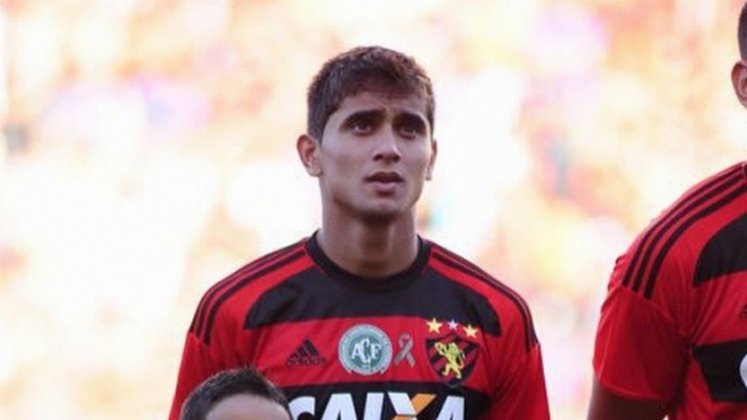Em 2018, Everton Felipe tinha uma proposta do Flamengo, mas uma ligação de Raí fez com que o jogador do Sport fosse parar no São Paulo.