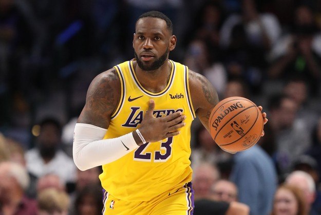 Em 2018, LeBron James deu adeus novamente ao Cavaliers e acertou com o Los Angeles Lakers por quatro temporadas. O astro entrou para o hall de craques da franquia angelina. 