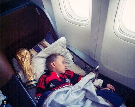 Em 2018, Podolski voltou a animar a torcida do Flamengo ao compartilhar uma foto de seu filho, Louis Gabriel Podolski, vestindo a camisa do Rubro-Negro, ao lado de uma réplica da Taça do Mundial de 2014. Na legenda, o atacante disse:  