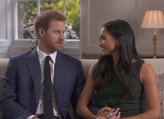 Em 2020, o casal decidiu se afastar dos compromissos oficiais da família real britânica. De lá para cá, os dois se envolveram em algumas polêmicas, incluindo a participação em um documentário da Netflix expondo alguns podres da realeza.