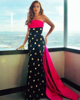 Em 2021, Anitta compareceu ao Grammy Latino com um vestido do artista Jeremy Scott para a marca Moschino.