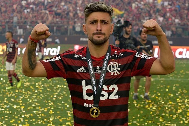 Em 2021, ele seguiu brilhando, mas o Flamengo ganhou menos títulos: Carioca e Supercopa. Ainda naquela temporada, o Fla foi vice campeão brasileiro e da Libertadores. Em 2022, o Rubro-Negro não está bem e briga contra o rebaixamento, mas Arrasca é um dos poucos não criticados pela torcida. 