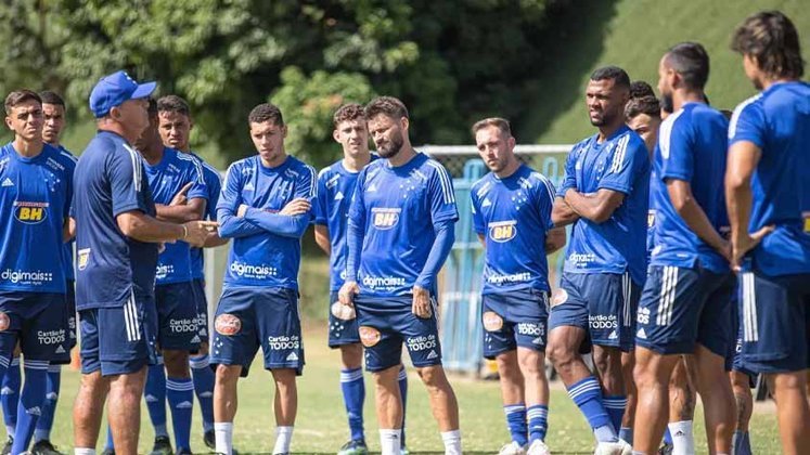 Em 2021, jogadores do Cruzeiro realizaram uma greve. O motivo do ato foram os sucessivos atrasos de salários que aconteciam desde 2020. O protesto só foi interrompido quando Sérgio Santos Rodrigues, presidente da equipe mineira, assumiu o compromisso de honrar os pagamentos.