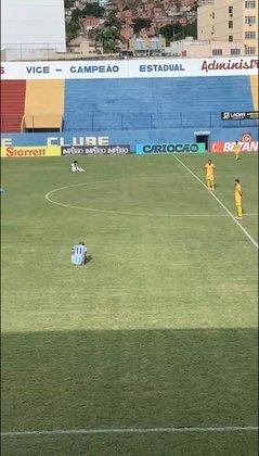 Em 2021, o Macaé, equipe do Rio de Janeiro, realizou um protesto na rodada que decretou o rebaixamento do time. Após o apito inicial, os jogadores do clube macaense sentaram no campo.