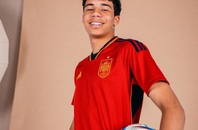 Em 2023, Enzo Alves foi convocado para defender a seleção espanhola sub-15 em um torneio. Nascido na Europa, ele poderá escolher quando profissional por qual país atuará. - Foto: Reprodução/Instagram