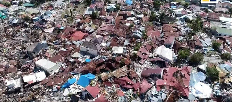 Em 3/10/2018,  um terremoto de 7,5 de magnitude seguido de tsunami deixou 1.200 mortos na cidade de Palu, no norte da Ilha de Celebes, na Indonésia.  