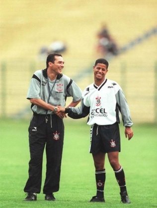 Em 98, comandou o Corinthians e não decepcionou a Fiel: o clube conquistou o Brasileirão daquele ano.