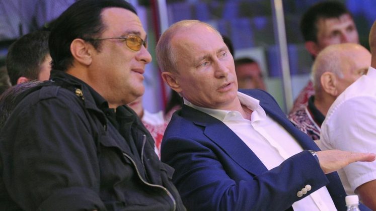 Em abril deste ano (2022), ao fazer 70 anos, o ator reforçou seu apoio a Putin, que ela chama de 