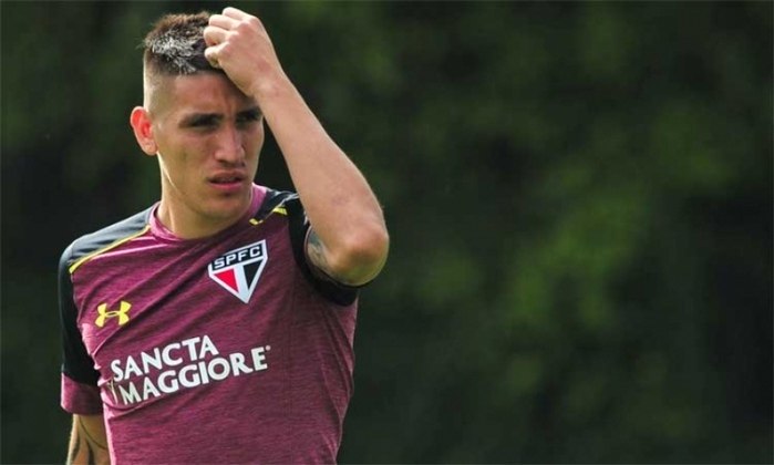 Em agosto de 2016, o atacante foi emprestado ao Boca Juniors, após problemas de indisciplina. Ao todo, fez 80 jogos e oito gols pelo Tricolor, Foi vendido depois ao Genoa-ITA.