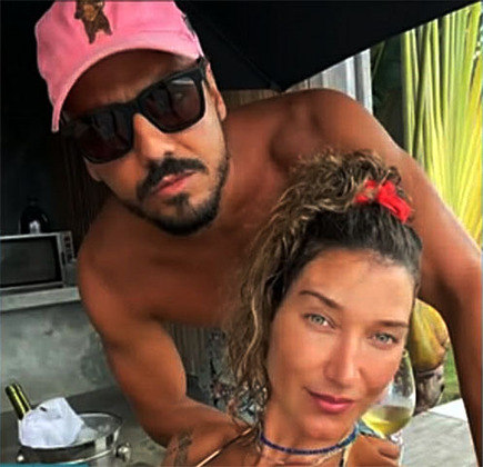  Em agosto de 2021, a influencer Gabriela Pugliesi e o namorado foram expulsos de um hotel na Bahia após se desentenderem com funcionários e com a dona do estabelecimento. 