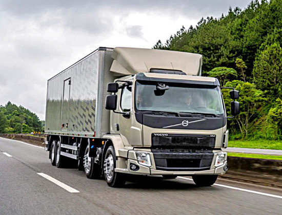 Em agosto, por exemplo, 77% dos caminhões registrados estão equipados com motores Euro 6, que têm um custo mais elevado. 