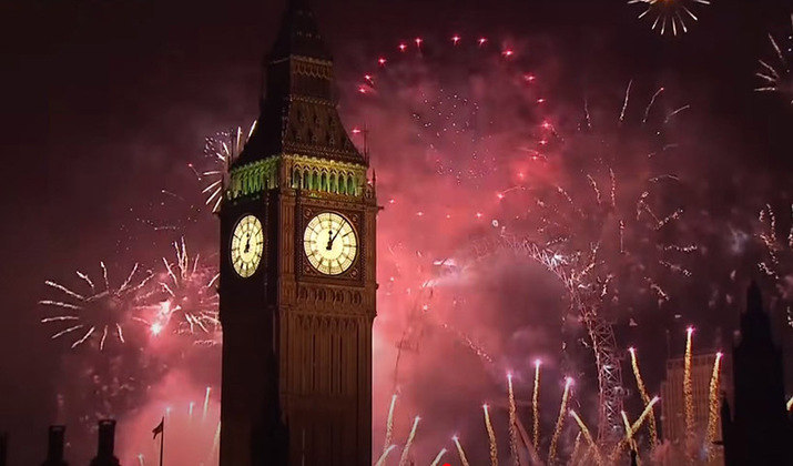 Em algumas ocasiões especiais, como em 2012, a torre do Big Ben foi iluminada com fogos de artifício que explodiam a cada badalado do relógio, criando um espetáculo deslumbrante.