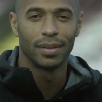 Em entrevista à BBC, o ex-craque Thierry Henry falou de sua admiração pelo Fenômeno: 