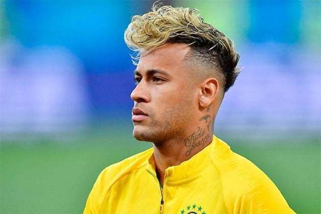 Em fevereiro de 2018, Neymar se preparava para o Mundial da Rússia. Entretanto, o jogador se lesionou em um confronto do PSG contra o Saint-Etienne. O atleta ficou parado por volta de três meses, jogou a Copa do Mundo, porém, sem estar em plena forma física. 