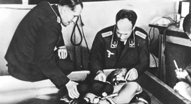 Alamy Médicos nazistas realizaram experimentos terríveis em prisioneiros em campos de concentração