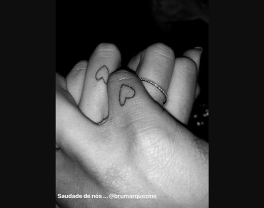 Em janeiro  de 2018, Neymar postou uma foto deles de mãos dadas, com os respectivos corações tatuados, em destaque: 